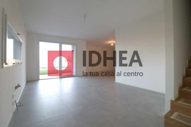 BIFAMILIARE CON GIARDINO IN AFFITTO - MONTEBELLUNA RIF. "AVV5"

L'agenzia immobiliare IDHEA ha il...