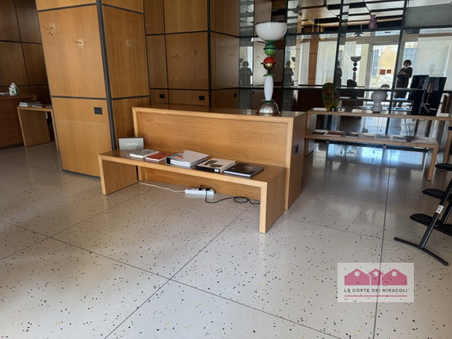 VICENZA: A RIDOSSO DEL CENTRO STORICO AMPIO NEGOZIO CON VETRINE AL PIANO TERRA - RIF. VNEG8L - EU...