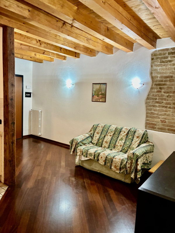 (Per INFO Monica 3482688677) Nel cuore di Padova, nella prestigiosa zona di Santa Croce e nelle i...