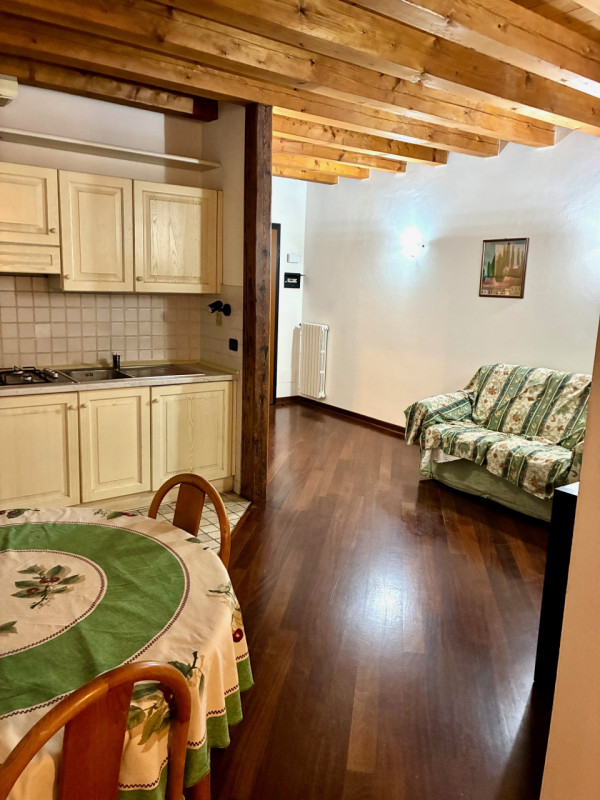 (Per INFO Monica 3482688677) Nel cuore di Padova, nella prestigiosa zona di Santa Croce e nelle i...