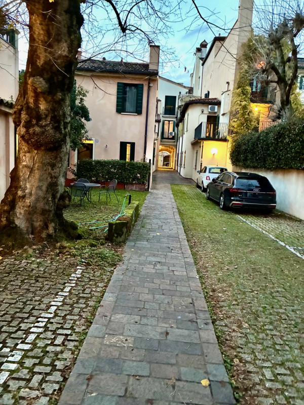 (Per INFO Monica 3482688677) Nel cuore di Padova, nella prestigiosa zona di Santa Croce e nelle i...