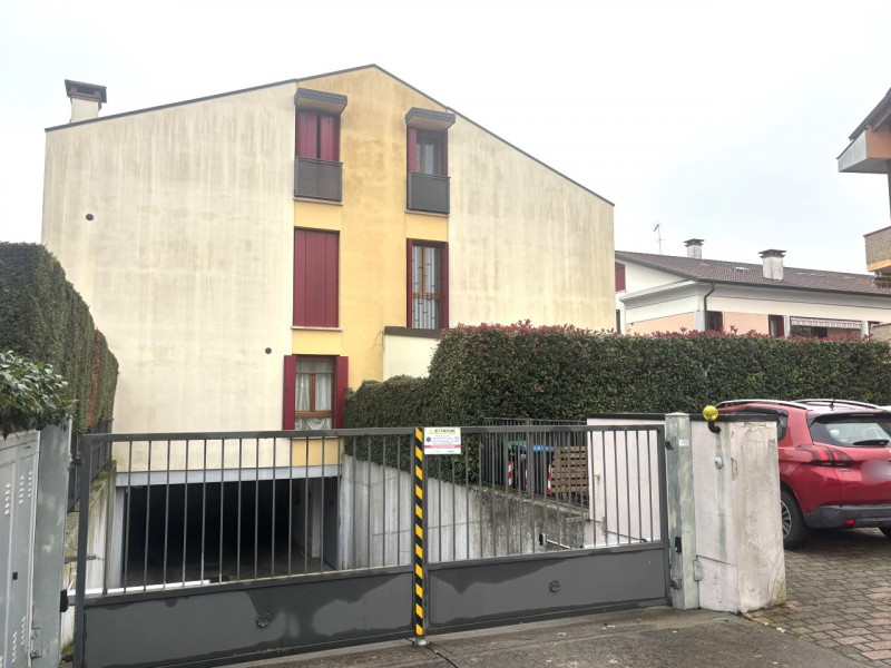 In una tranquilla area residenziale di Mestrino, dove ogni servizio è facilmente raggiungibile a ...