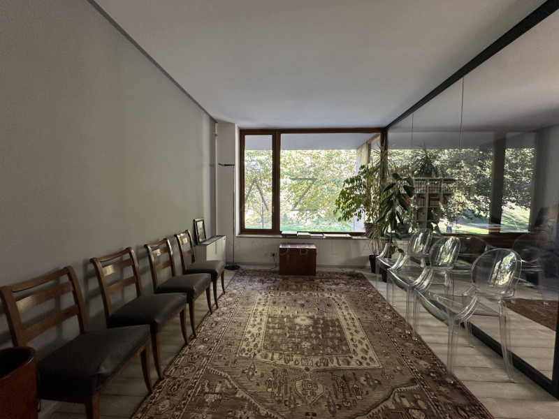 Proponiamo in vendita un prestigioso ufficio di circa 70 mq situato nella zona centrale di Castel...