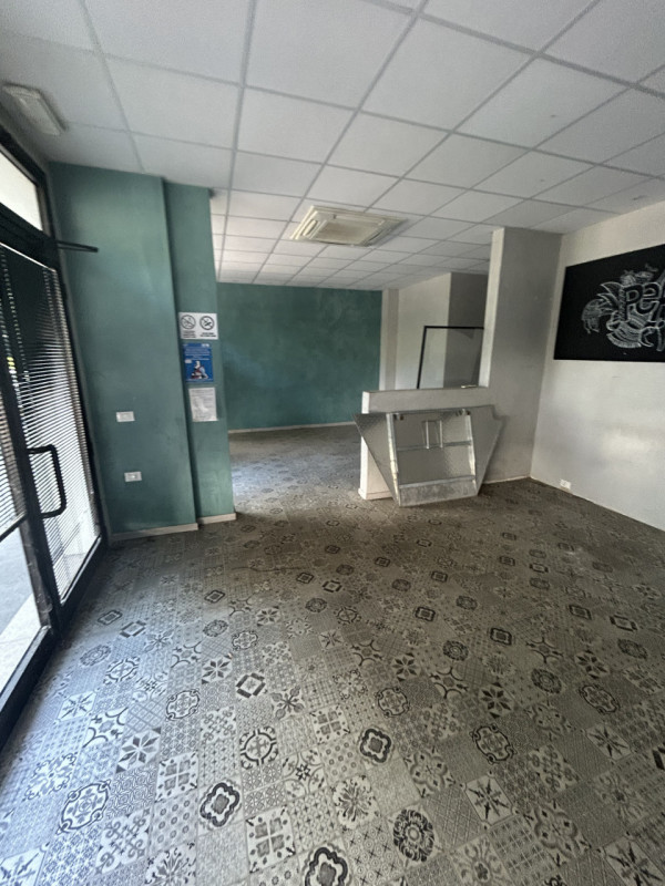 Proposta in locazione – Negozio attrezzato per attività alimentari e ristorazione
Piano terra – c...