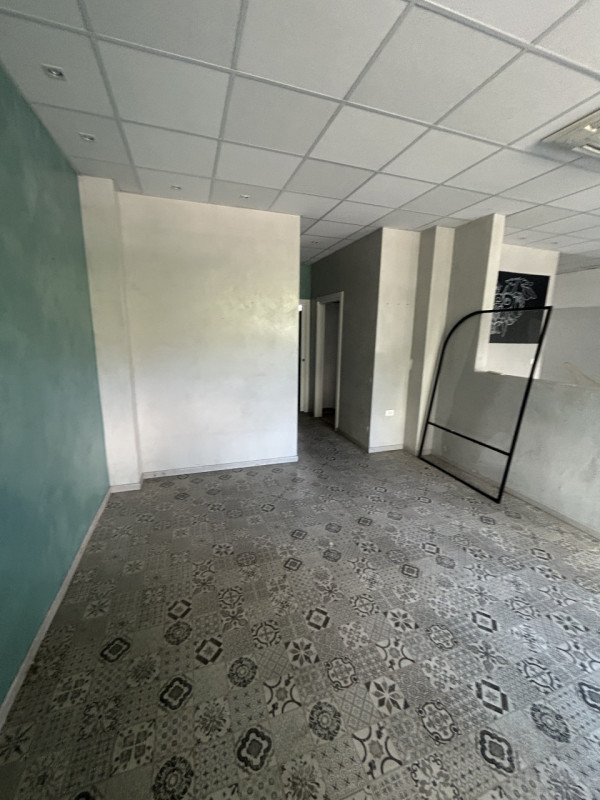 Proposta in locazione – Negozio attrezzato per attività alimentari e ristorazione
Piano terra – c...