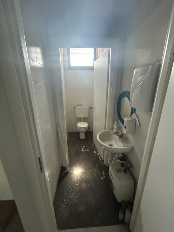 Proposta in locazione – Negozio attrezzato per attività alimentari e ristorazione
Piano terra – c...