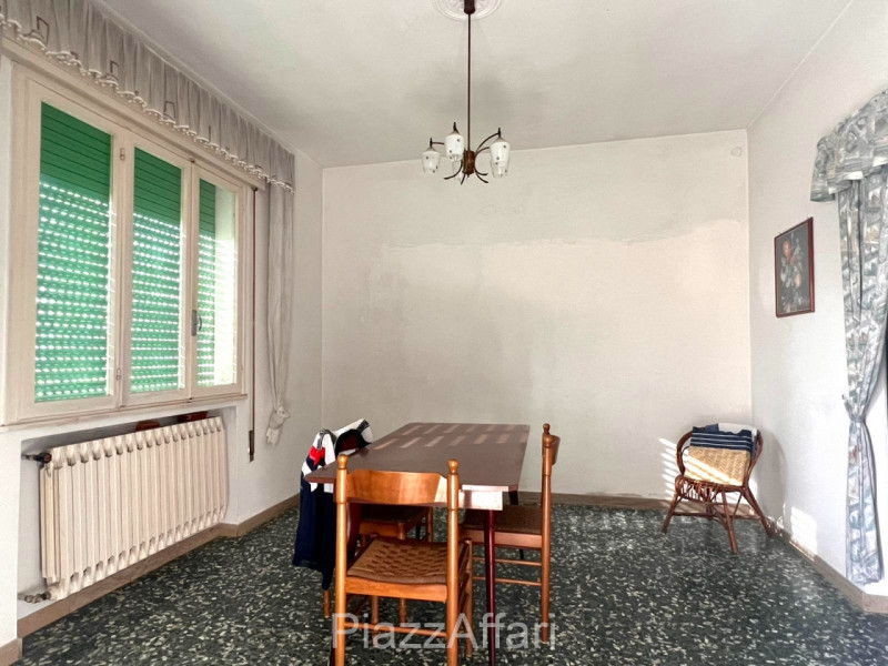 Nel comune di Brugine e precisamente in Via Arzerini n. 48, proponiamo in vendita interessante pr...