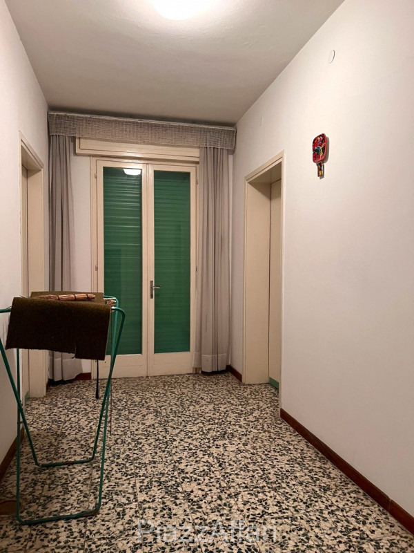 Nel comune di Brugine e precisamente in Via Arzerini n. 48, proponiamo in vendita interessante pr...