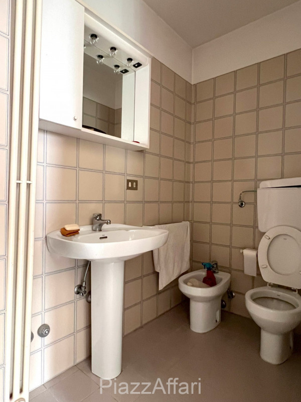 Nel comune di Brugine e precisamente in Via Arzerini n. 48, proponiamo in vendita interessante pr...