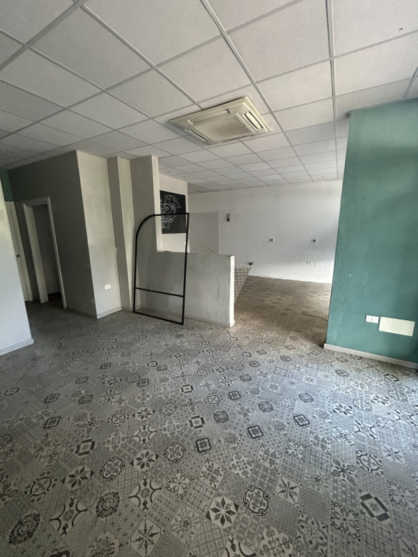 Proposta in locazione – Negozio attrezzato per attività alimentari e ristorazione
Piano terra – c...