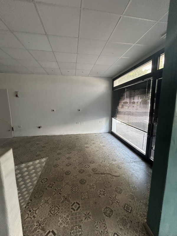 Proposta in locazione – Negozio attrezzato per attività alimentari e ristorazione
Piano terra – c...