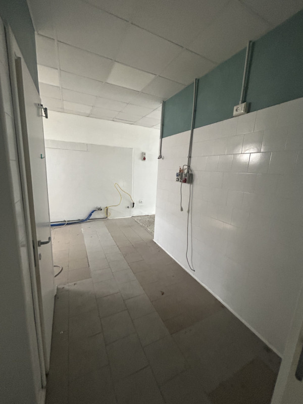 Proposta in locazione – Negozio attrezzato per attività alimentari e ristorazione
Piano terra – c...