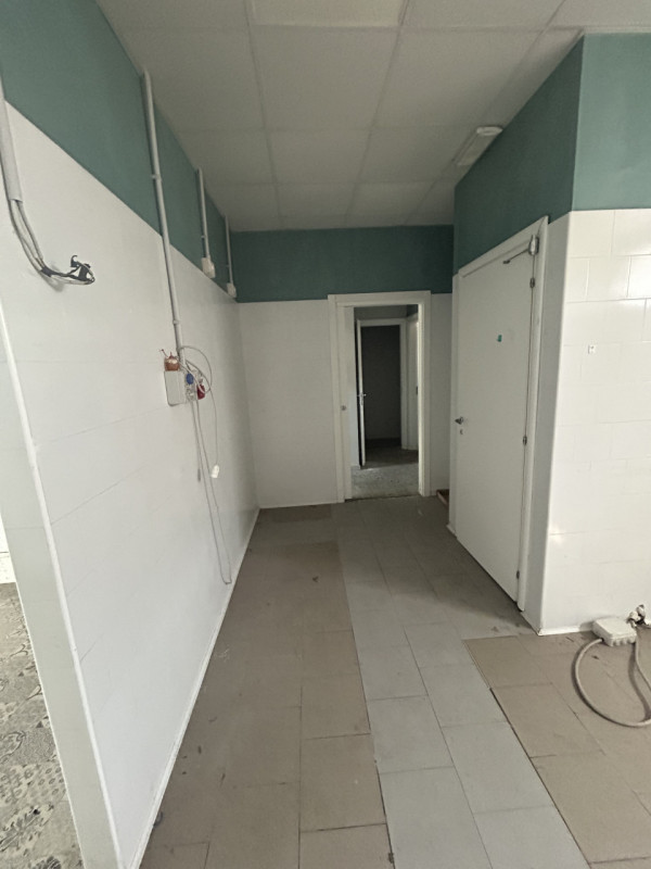 Proposta in locazione – Negozio attrezzato per attività alimentari e ristorazione
Piano terra – c...