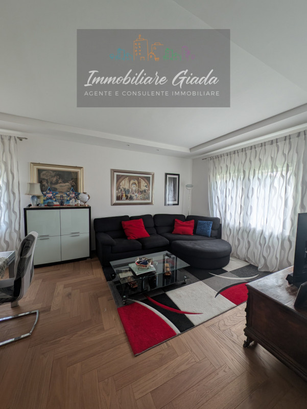 Scoprite questa bella casa singola terratetto, recentemente ristrutturata nel 2023, situata nella...