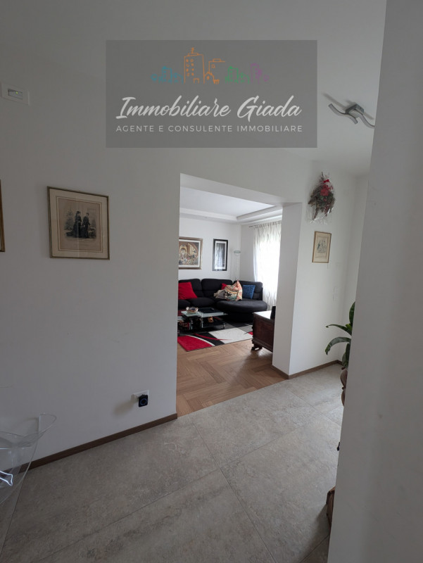 Scoprite questa bella casa singola terratetto, recentemente ristrutturata nel 2023, situata nella...