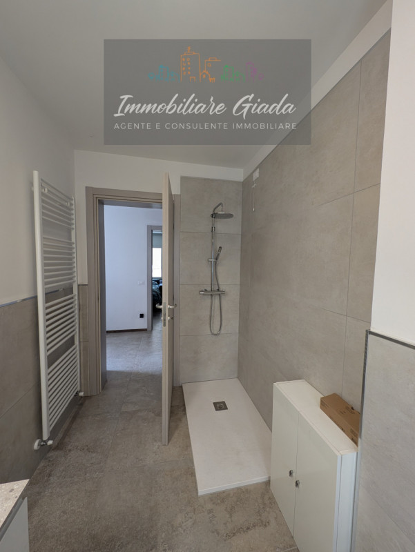 Scoprite questa bella casa singola terratetto, recentemente ristrutturata nel 2023, situata nella...