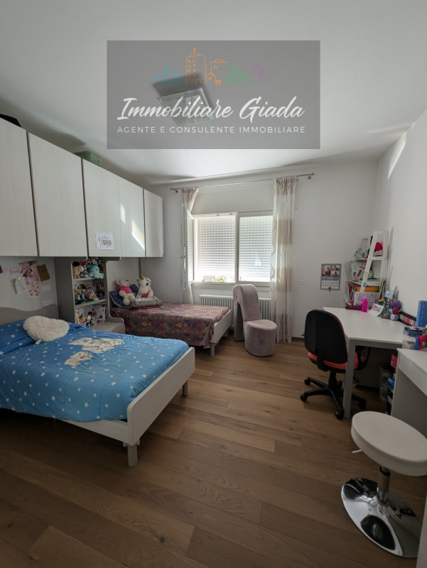 Scoprite questa bella casa singola terratetto, recentemente ristrutturata nel 2023, situata nella...