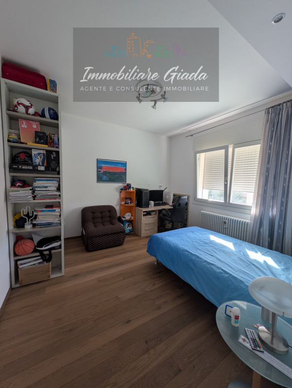 Scoprite questa bella casa singola terratetto, recentemente ristrutturata nel 2023, situata nella...