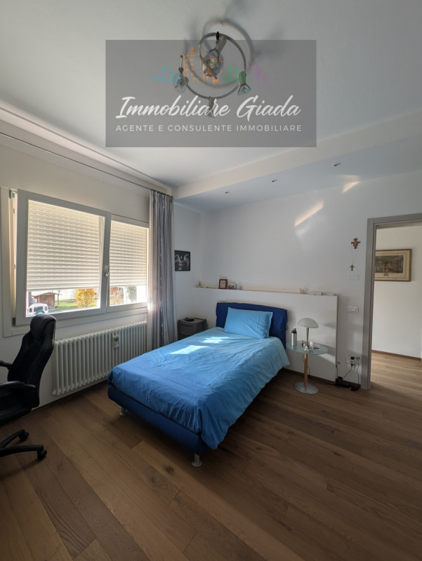 Scoprite questa bella casa singola terratetto, recentemente ristrutturata nel 2023, situata nella...