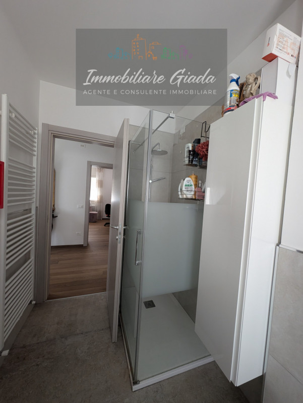 Scoprite questa bella casa singola terratetto, recentemente ristrutturata nel 2023, situata nella...