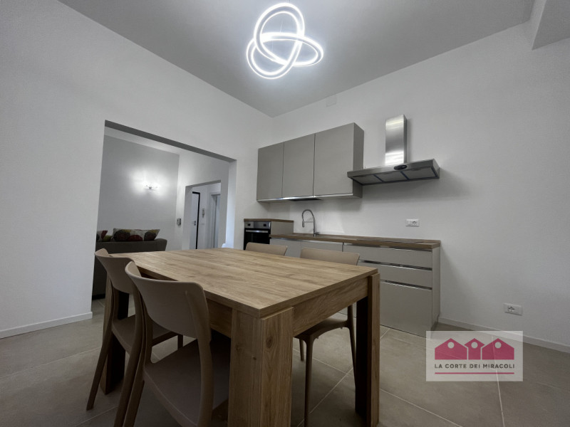 SAN BORTOLO: BICAMERE SEMIARREDATO CON GIARDINO AL PIANO TERRA. COMPOSTO DA SOGGIORNO CON ANGOLO ...