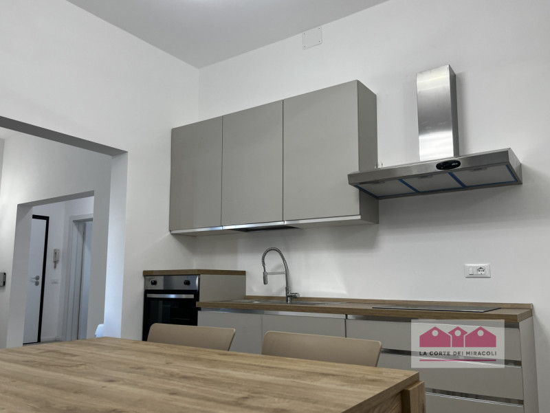 SAN BORTOLO: BICAMERE SEMIARREDATO CON GIARDINO AL PIANO TERRA. COMPOSTO DA SOGGIORNO CON ANGOLO ...