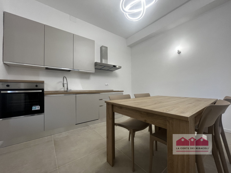 SAN BORTOLO: BICAMERE SEMIARREDATO CON GIARDINO AL PIANO TERRA. COMPOSTO DA SOGGIORNO CON ANGOLO ...