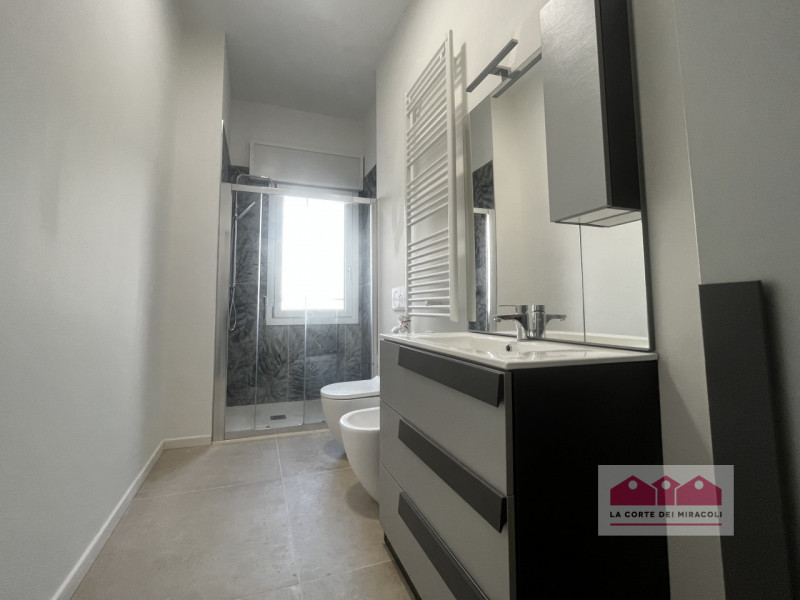 SAN BORTOLO: BICAMERE SEMIARREDATO CON GIARDINO AL PIANO TERRA. COMPOSTO DA SOGGIORNO CON ANGOLO ...