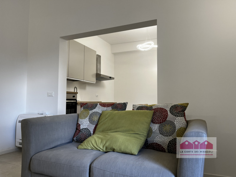 SAN BORTOLO: BICAMERE SEMIARREDATO CON GIARDINO AL PIANO TERRA. COMPOSTO DA SOGGIORNO CON ANGOLO ...