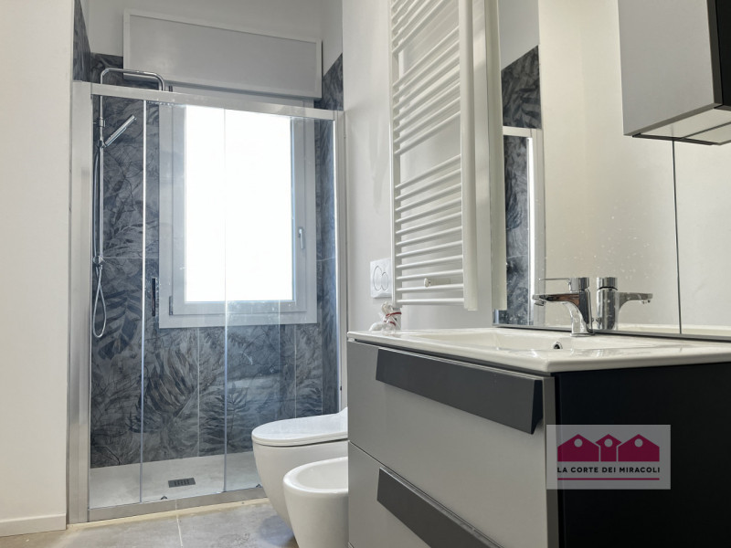 SAN BORTOLO: BICAMERE SEMIARREDATO CON GIARDINO AL PIANO TERRA. COMPOSTO DA SOGGIORNO CON ANGOLO ...