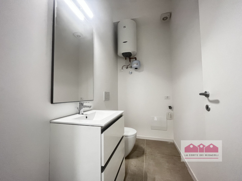 SAN BORTOLO: BICAMERE SEMIARREDATO CON GIARDINO AL PIANO TERRA. COMPOSTO DA SOGGIORNO CON ANGOLO ...