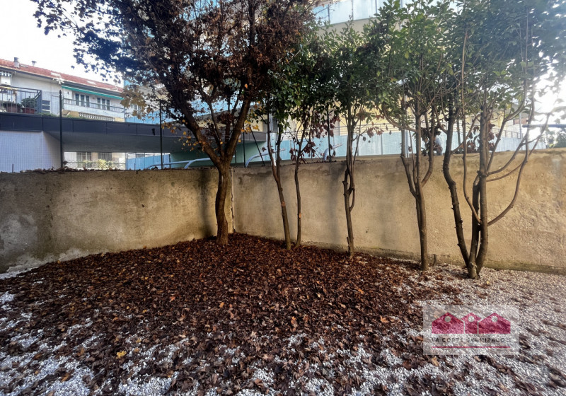 SAN BORTOLO: BICAMERE SEMIARREDATO CON GIARDINO AL PIANO TERRA. COMPOSTO DA SOGGIORNO CON ANGOLO ...