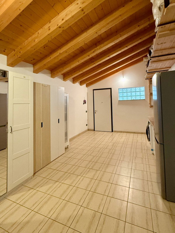 COMPOSIZIONE:
Favolosa villa singola di recente costruzione. L’immobile si sviluppa su due livell...