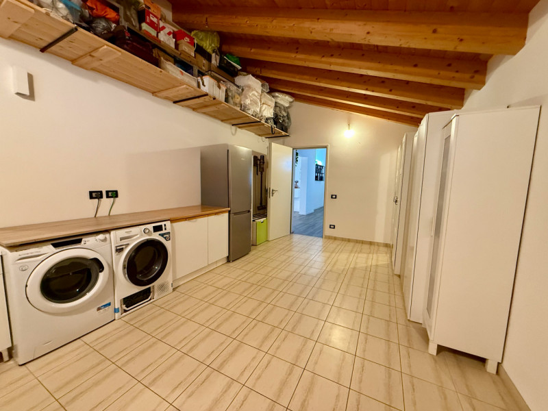 COMPOSIZIONE:
Favolosa villa singola di recente costruzione. L’immobile si sviluppa su due livell...