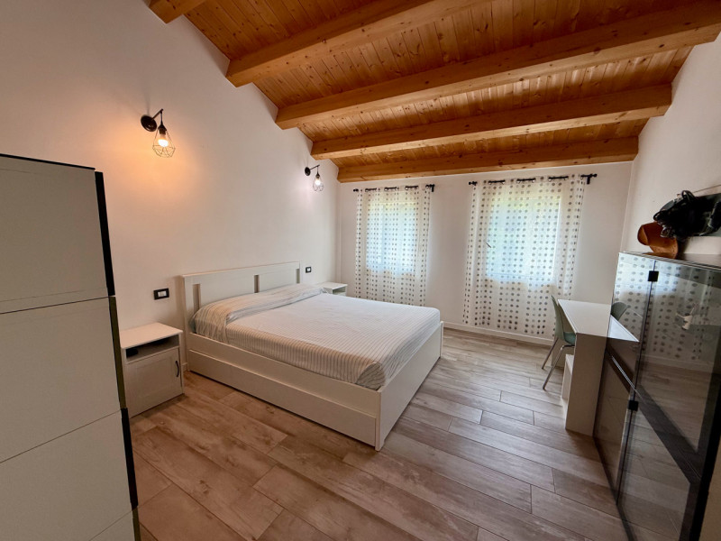 COMPOSIZIONE:
Favolosa villa singola di recente costruzione. L’immobile si sviluppa su due livell...