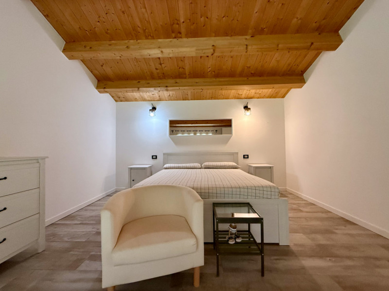 COMPOSIZIONE:
Favolosa villa singola di recente costruzione. L’immobile si sviluppa su due livell...