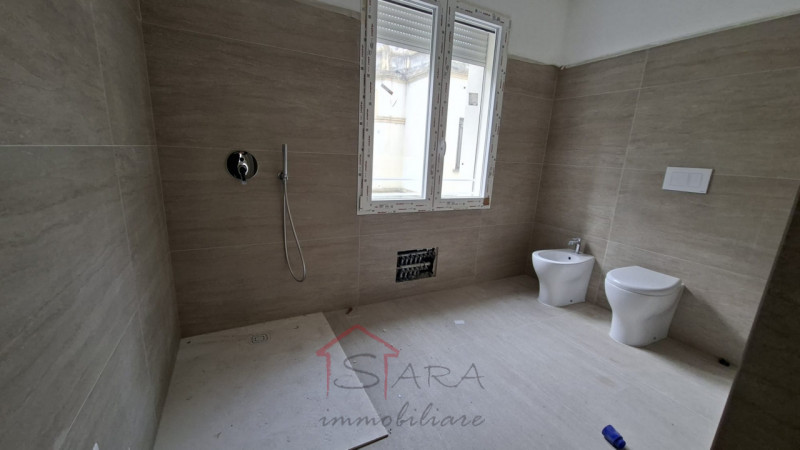 Sara Immobiliare è lieta di presentare in vendita un attico straordinario situato nella zona cent...