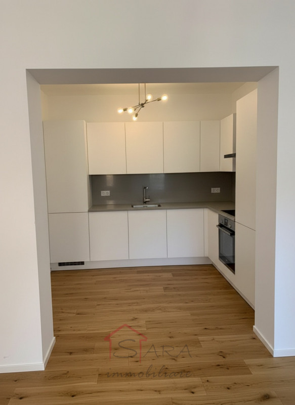 Sara Immobiliare è lieta di presentare in vendita un attico straordinario situato nella zona cent...