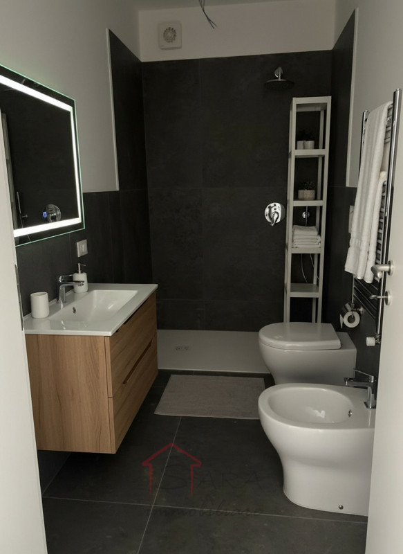 Sara Immobiliare è lieta di presentare in vendita un attico straordinario situato nella zona cent...