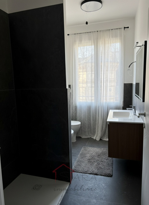 Sara Immobiliare è lieta di presentare in vendita un attico straordinario situato nella zona cent...