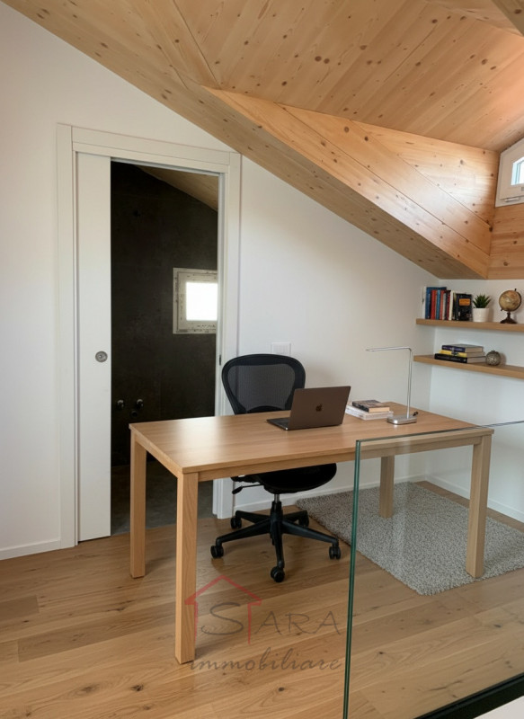 Sara Immobiliare è lieta di presentare in vendita un attico straordinario situato nella zona cent...