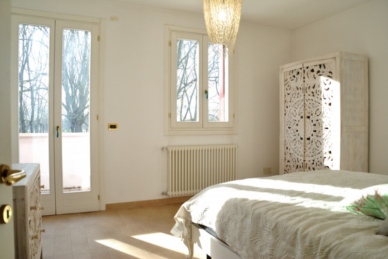 In un contesto tranquillo e molto ricercato, proponiamo una splendida porzione di trifamiliare ca...