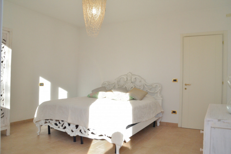 In un contesto tranquillo e molto ricercato, proponiamo una splendida porzione di trifamiliare ca...