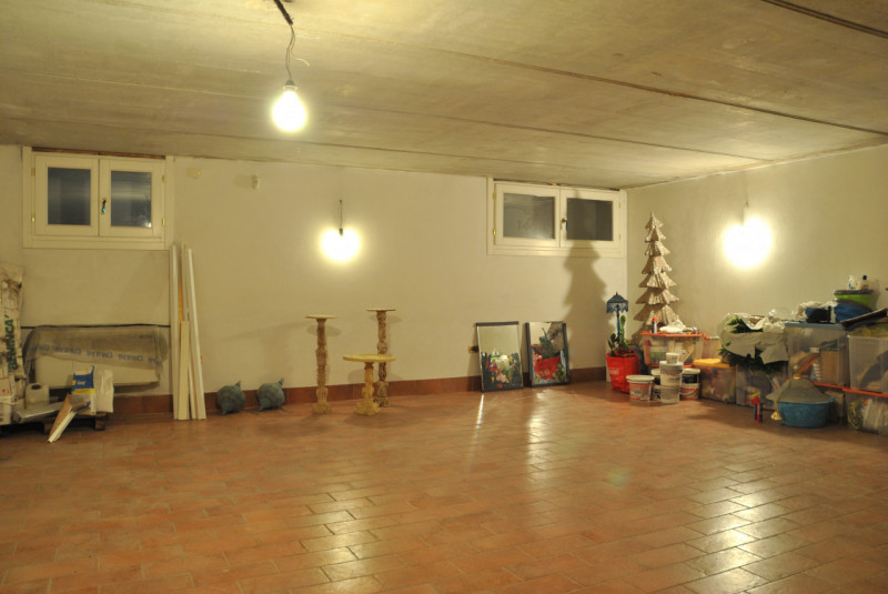 In un contesto tranquillo e molto ricercato, proponiamo una splendida porzione di trifamiliare ca...