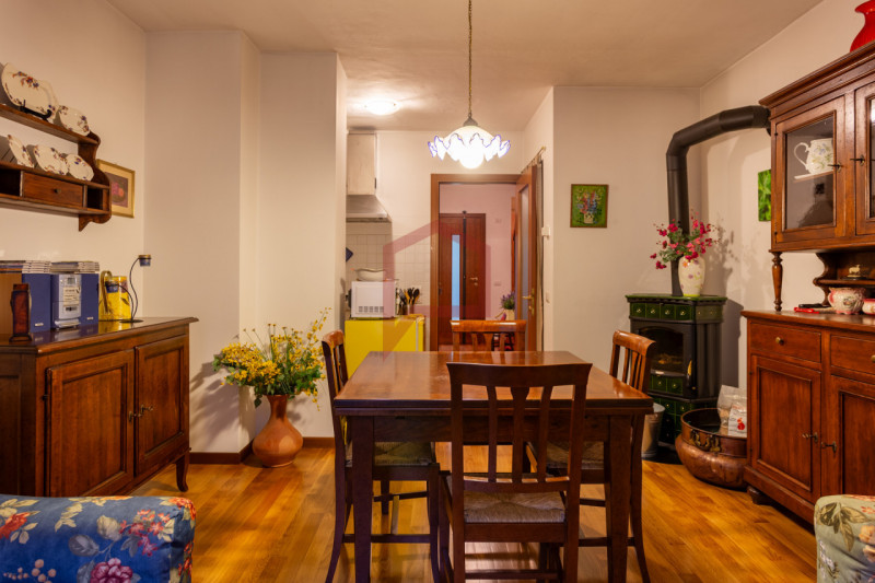 Valsalega, a 10 minuti dalla piana del Cansiglio, proponiamo in vendita un luminoso appartamento ...