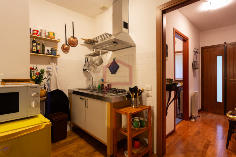 Valsalega, a 10 minuti dalla piana del Cansiglio, proponiamo in vendita un luminoso appartamento ...