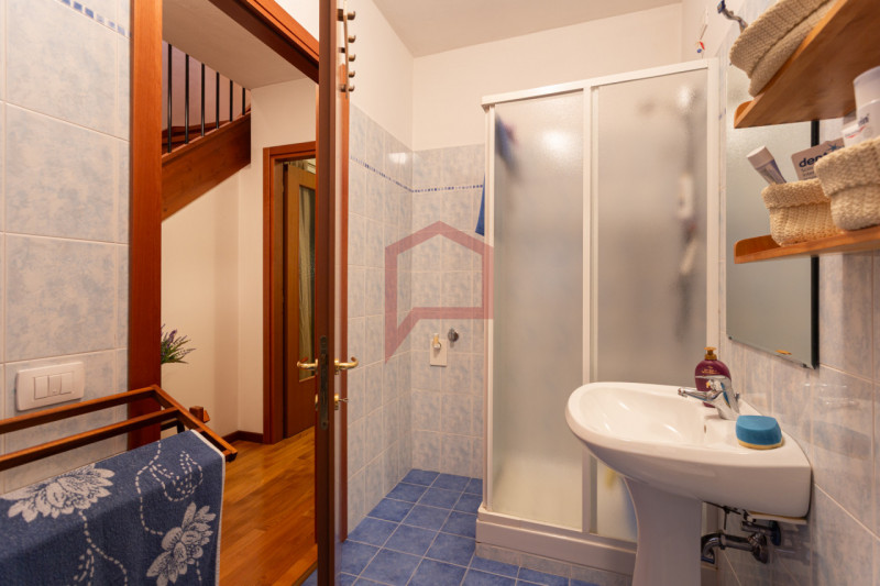 Valsalega, a 10 minuti dalla piana del Cansiglio, proponiamo in vendita un luminoso appartamento ...