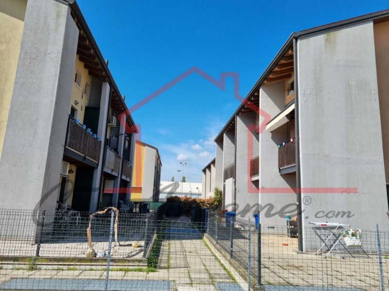 Rif. PE21224L3
La nostra Agenzia ha selezionato per Voi l'occasione del mese all'asta.

Proponiam...