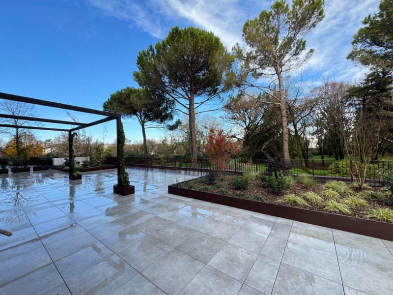 In un contesto residenziale esclusivo, nel primissimo fuori mura nord, appartamento di nuova cost...