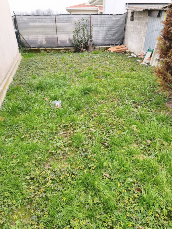 Vendesi a Pernumia villetta singola, disposta al piano terra, composta da ingresso/soggiorno, cuc...